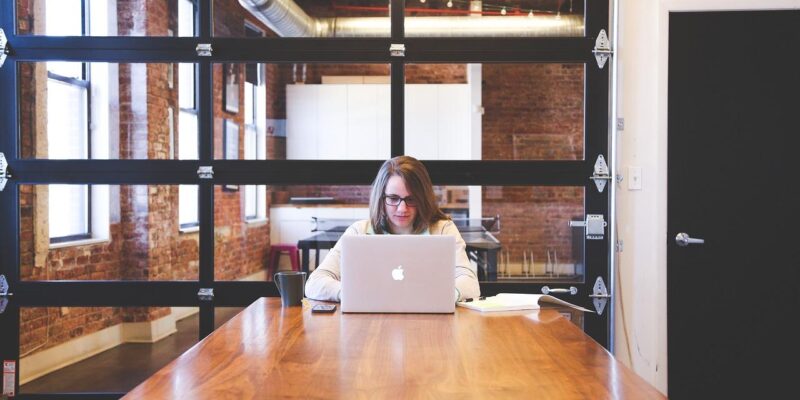 Ergonomische Möbel für gesundes Arbeiten