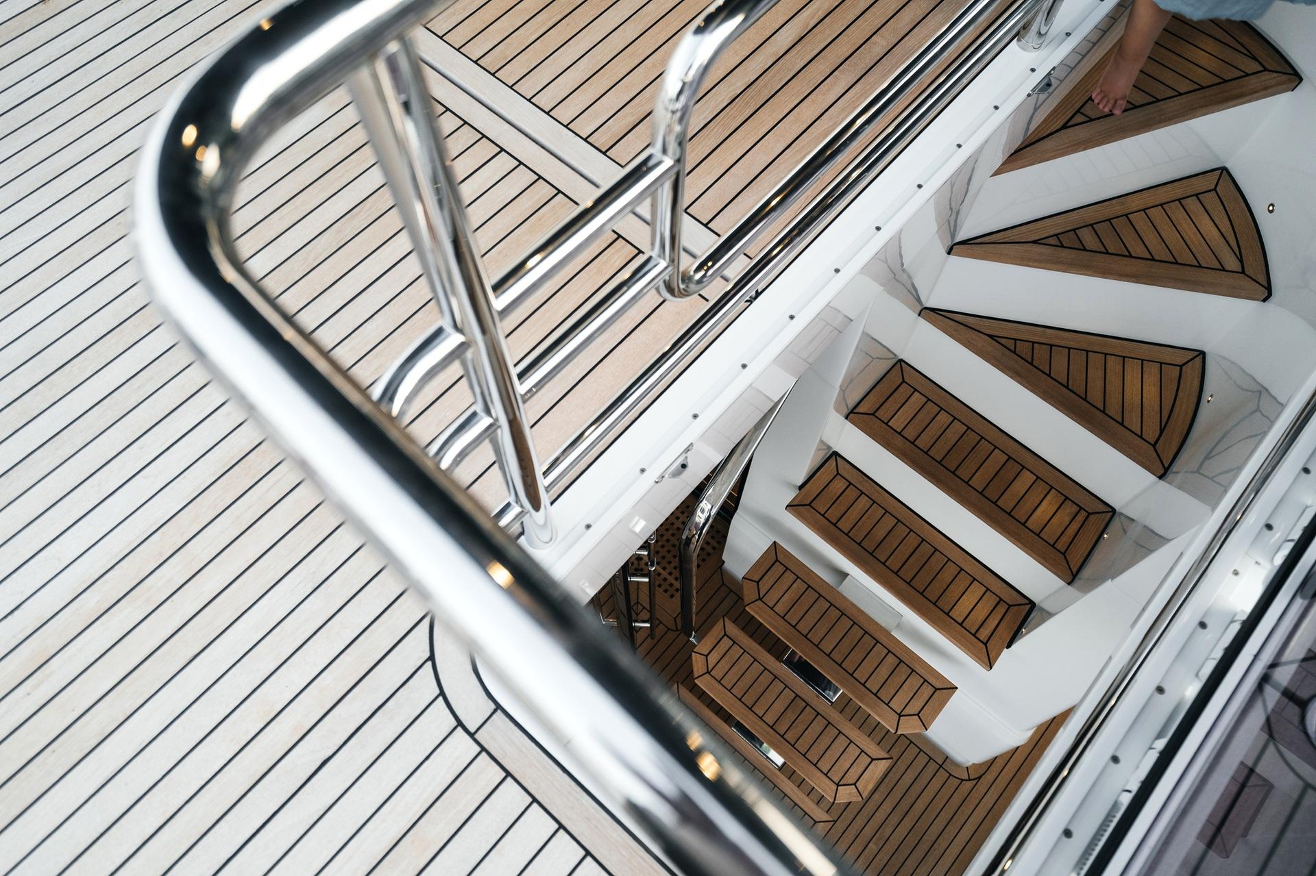 Yachttreppe mit Deckdesign | Traverse-Messestand 